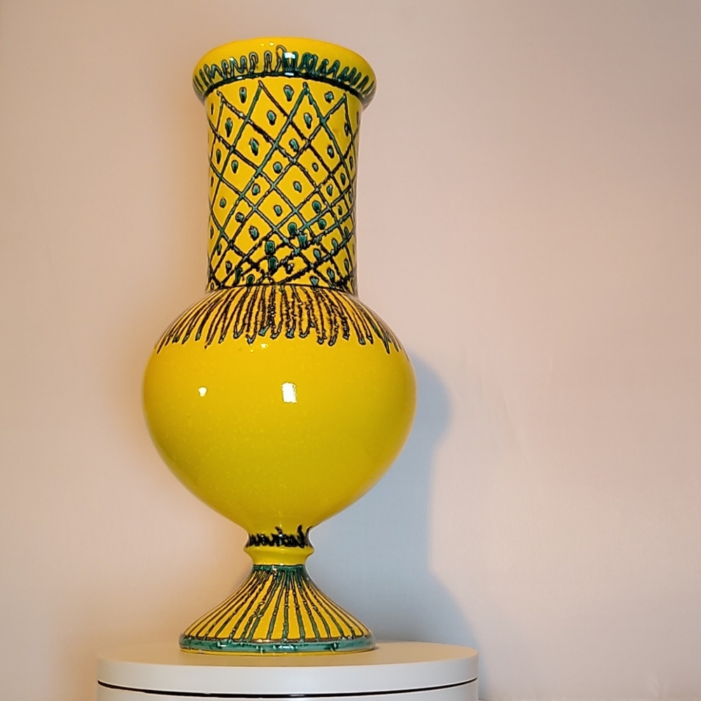 Mancioli Majolika Raymor Vase
